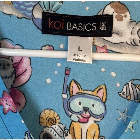 Koi Basics Critters Under The Sea Cats Women's 2-Pocket STRETCH Scrub NWT Sz L - Picture 7 of 12